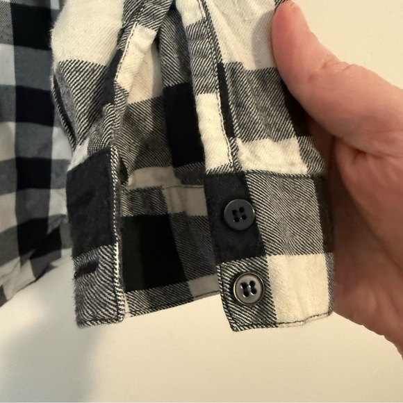 Zara Basic Black & White Plaid Flannel Shirt - Picture 3 of 4